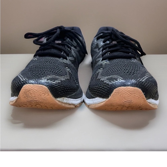 Asics Gel-Nimbus 20 Black and White Running Shoes - Picture 5 of 9